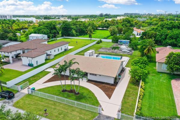 Sweetwater Estates, 300 SW 125th Ave, Tamiami, Florida 33184, image 2
