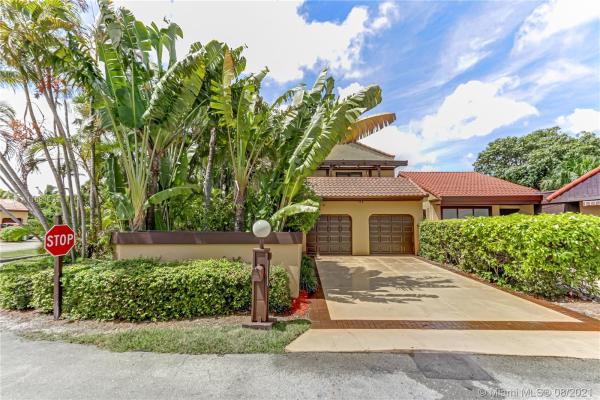 California Club Homes, 1041 NE 204th Ter, Ives Estates, Florida 33179, image 2
