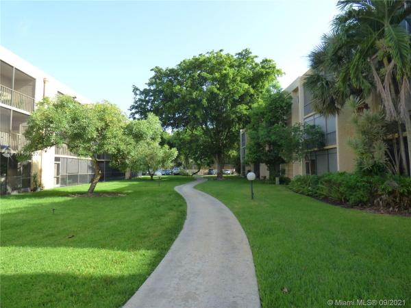 Kendall Acres West, 8401 SW 107th Ave #301E, Kendall, Florida 33173, image 2