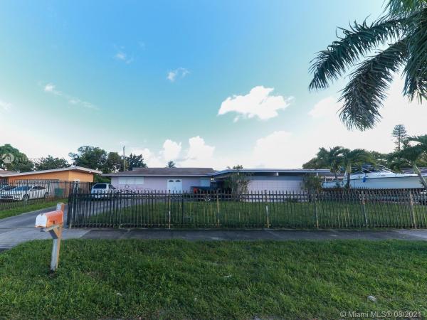 Carol City Gardens, 4010 NW 188th St, Miami Gardens, Florida 33055, image 2