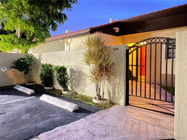 Groves Villas, 5851 SW 144th Circle Pl, Kendale Lakes, Florida 33183, image 2