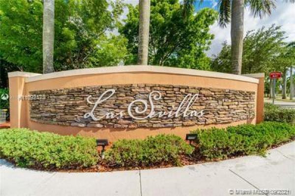 Fontainbleau Lakes Courtyards West, 10132 NW 7th St #200, Fountainebleau, Florida 33172, image 2