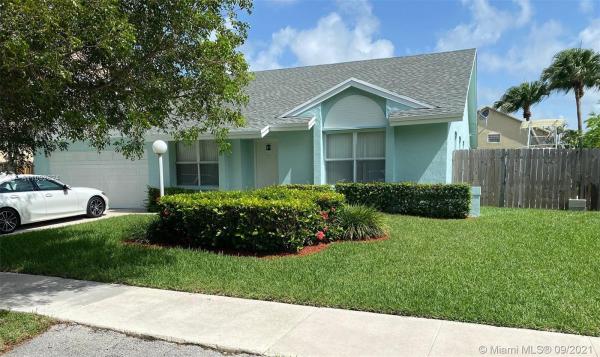 Laguna Pointe, 9741 SW 220th St, Cutler Bay, Florida 33190, image 2