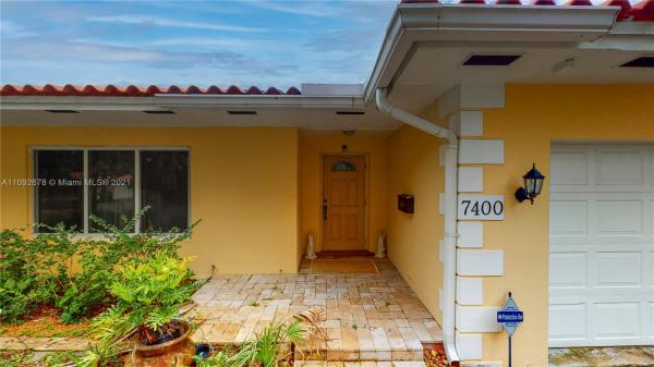 Loch Ness, 7400 Loch Ness Dr, Miami Lakes, Florida 33014, image 2