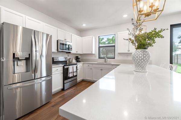 Kingman Commons, 2375 SE 1st St, Homestead, Florida 33033, image 2