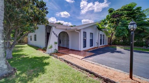 Hacienda Estates, 11436 SW 35th Ln, University Park, Florida 33165, image 2