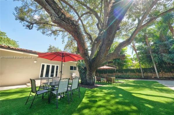 Douglas Circle, 3840 Loquat Ave, Miami, Florida 33133, image 2