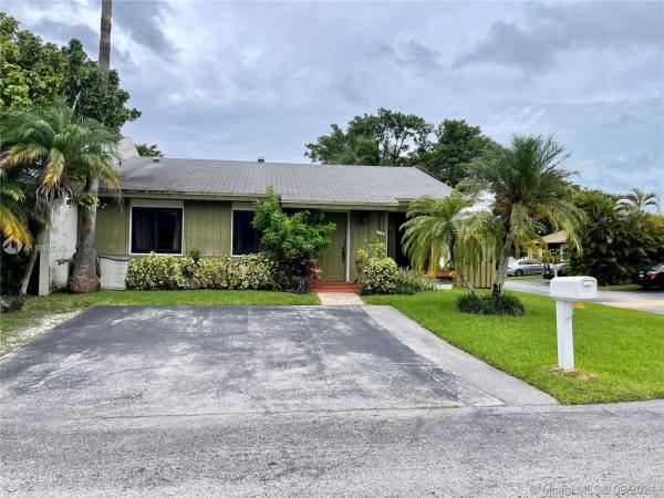 Devon Aire Villas, 12225 SW 115th Ter, The Crossings, Florida 33186, image 2