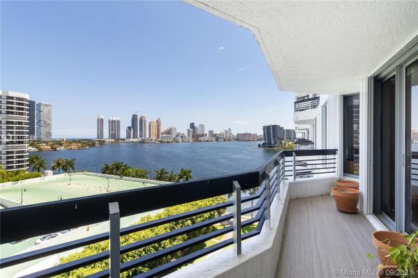 Mystic Pointe Tower 500, 3530 Mystic Pointe Dr #1012, Aventura, Florida 33180, image 2