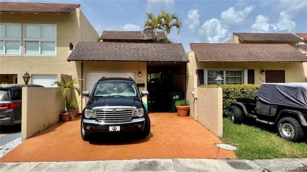 Sunset Park Town Houses, 8214 SW 103rd Ave #8214, Kendall, Florida 33173, image 2
