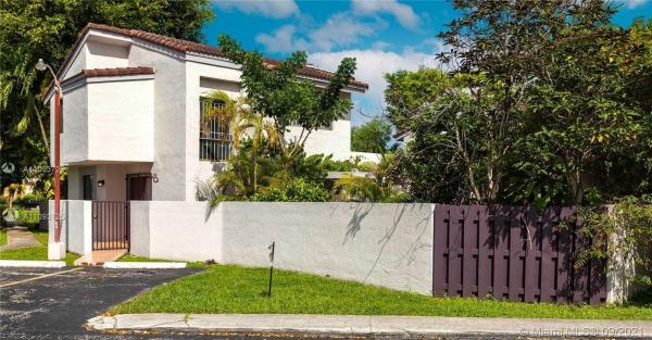 La Arboleda 2, 746 NW 106th Ave #B1-1, Fountainebleau, Florida 33172, image 2