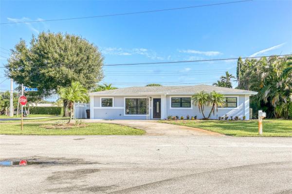 Lake Clarke Isle, 1427 Beta Cir S, Lake Clarke Shores, Florida 33406, image 2