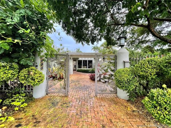 Coral Waterway, 1200 S Alhambra Cir, Coral Gables, Florida 33146, image 2