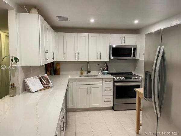 1701 NE 115th St #5A, Unincorporated Dade County, Florida 33181, image 2
