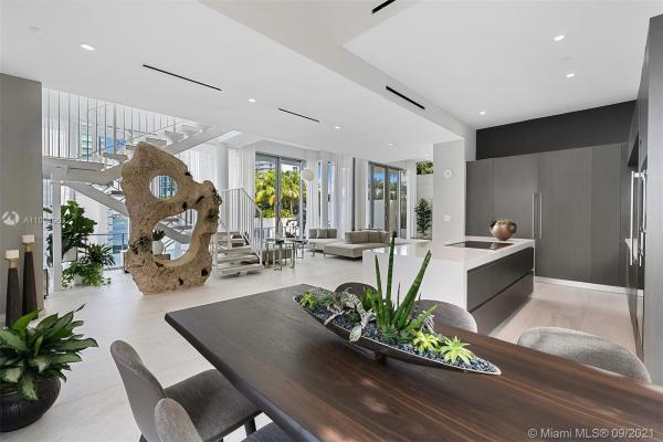 Paramount Miami Worldcenter, 851 NE 1st Ave #Villa 2, Miami, Florida 33132, image 2