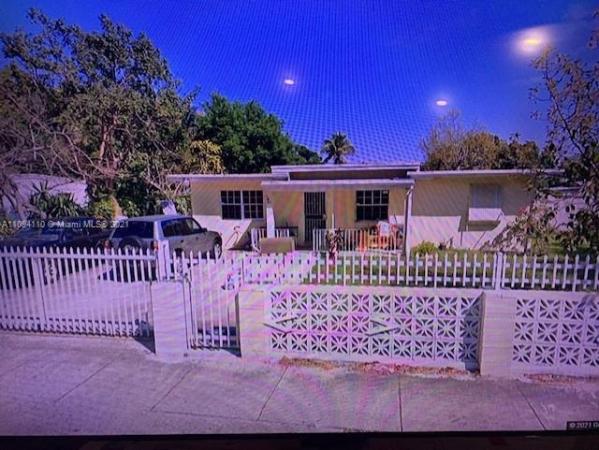 Hyde Park Manor, 1041 NW 139th St, Golden Glades, Florida 33168, image 2