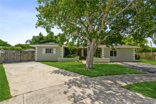 Bel Aire, 9550 SW 188th Ter, Cutler Bay, Florida 33157, image 2