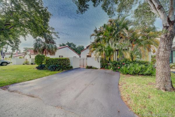 Town Villas In The Crossings, 13530 SW 110th Ter #., The Crossings, Florida 33186, image 2