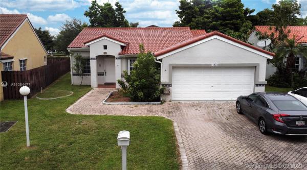 Park Isle At Lakes Of The Meadow, 14951 SW 42nd Ter, Kendall West, Florida 33185, image 2