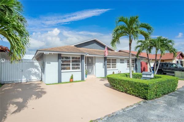 Les Chalets, 736 SW 99th Court Cir, Fountainebleau, Florida 33174, image 2