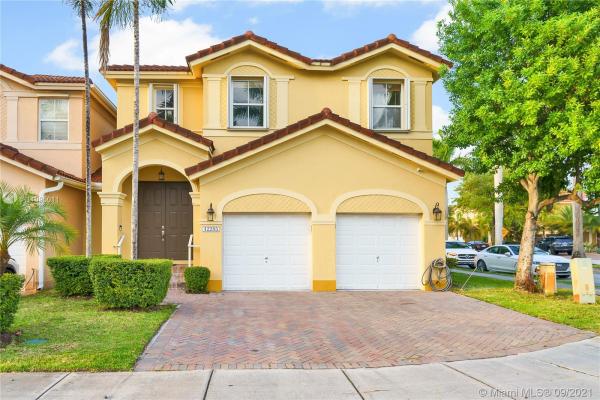 Kendall Breeze, 12285 SW 122nd St, Three Lakes, Florida 33186, image 2