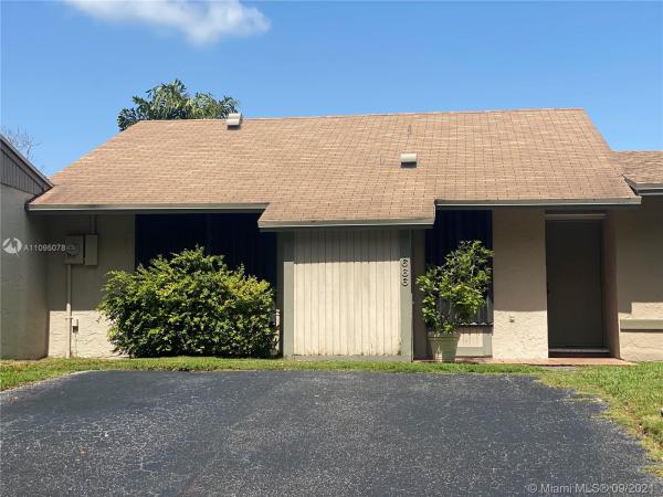 Heftler Townhouses, 11666 SW 112th Ave #1, Kendall, Florida 33176, image 2