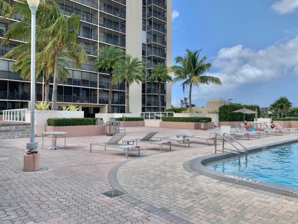 Coronado Tower 1, 20335 W Country Club Dr #310, Aventura, Florida 33180, image 2