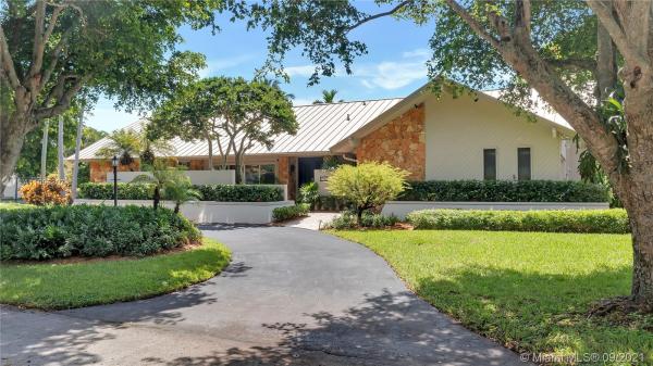 Charlotte Estates, 7940 SW 172nd Ter, Palmetto Bay, Florida 33157, image 2
