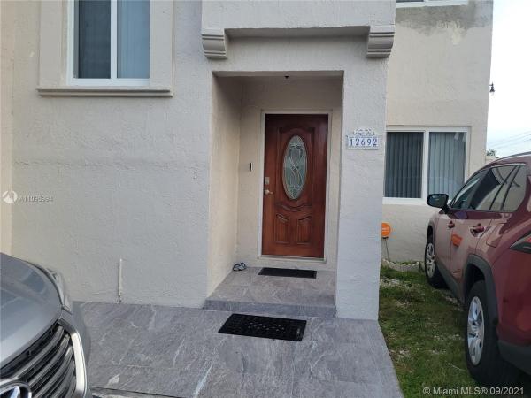 Lake Pointe, 12692 NW 9th Ter, Tamiami, Florida 33182, image 2