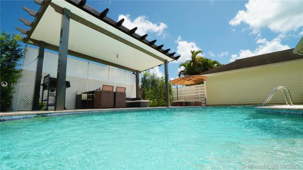 Royal Glen, 14145 SW 100th Ter, The Hammocks, Florida 33186, image 2