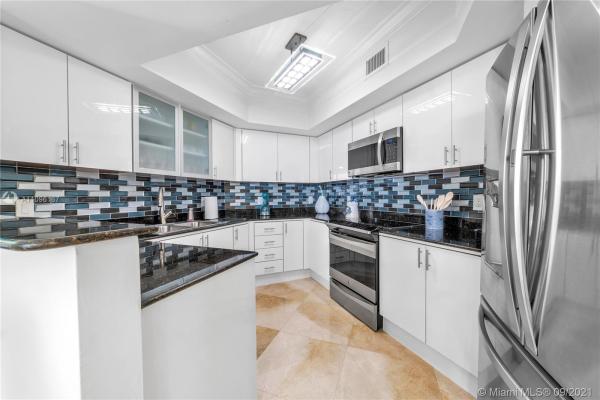 La Perla, 16699 Collins Ave #1701, Sunny Isles Beach, Florida 33160, image 2