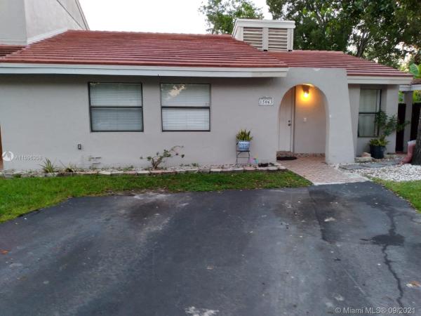 Deerwood Townhomes, 15063 SW 127th Circle Pl S #-, Three Lakes, Florida 33186, image 2