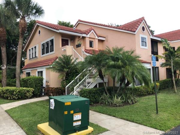 Biscayne Beach Club, 15551 SW 104 Ter #821, The Hammocks, Florida 33196, image 2