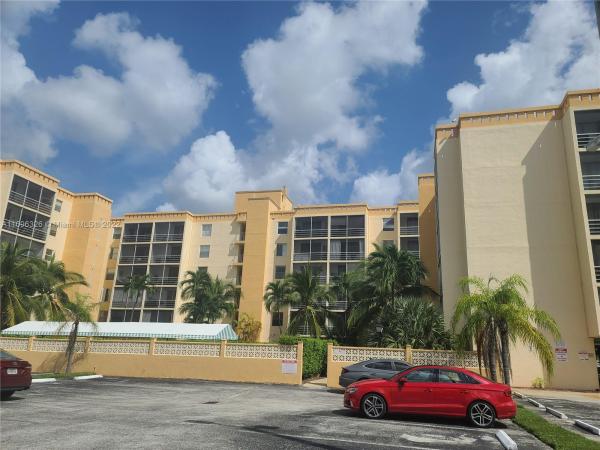 Bayswater Court, North Miami Beach, Florida 33160, image 2