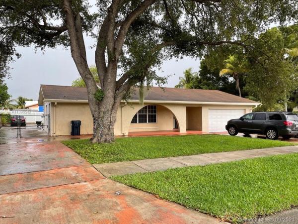 El Alamo, 10842 SW 165th Ter, Palmetto Estates, Florida 33157, image 2