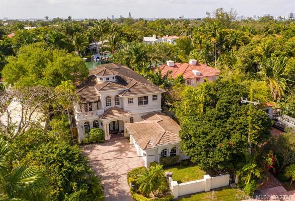 Lake View, 4900 Pine Tree Dr, Miami Beach, Florida 33140, image 2