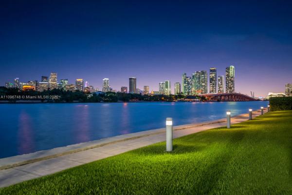 One Thousand Venetian Way, 1000 Venetian Way #TH 113, Miami, Florida 33139, image 1