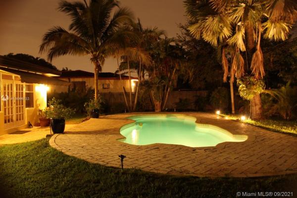 10825 Peachtree Dr, Unincorporated Dade County, Florida 33161, image 2