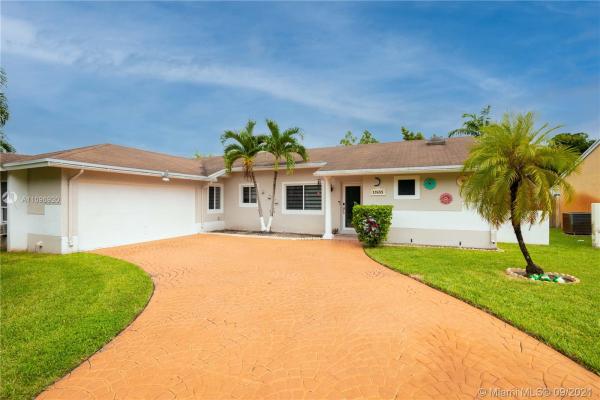 Country Lake Manors, 19655 NW 62nd Ct, Country Club, Florida 33015, image 2