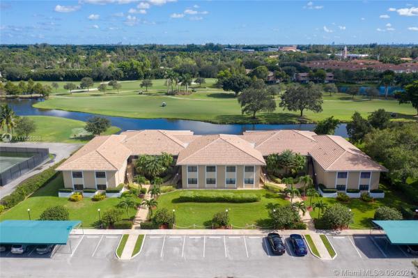 Lago Mar East Lodge, 400 NW 127th Ave #7, Plantation, Florida 33325, image 2