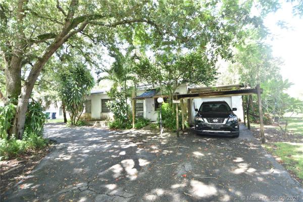 Carole Helms Manor, 5828 SW 69th Ave, Glenvar Heights, Florida 33143, image 2