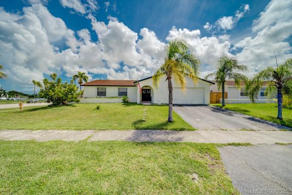 Meadow Wood Manor, 12200 SW 267th Ter, Three Lakes, Florida 33032, image 2