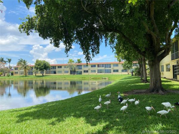Biscayne Lake Gardens, 20200 NE 29th Ct #N102, Aventura, Florida 33180, image 2
