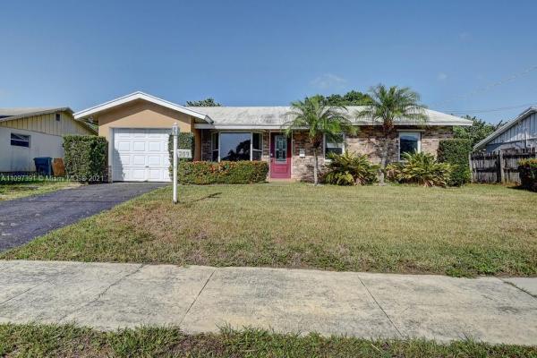 Beverly Hills, 209 SW 4th St, Boynton Beach, Florida 33435, image 2
