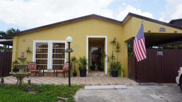 Lakes Of Acadia, 19345 NW 56th Pl, Miami Gardens, Florida 33055, image 2