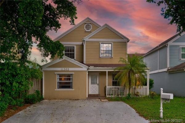 Towngate South, 11363 SW 117th Ct, Kendall, Florida 33186, image 2