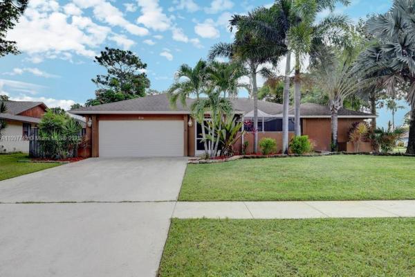 Sugar Pond Manor, 614 Azure Ave, Wellington, Florida 33414, image 2