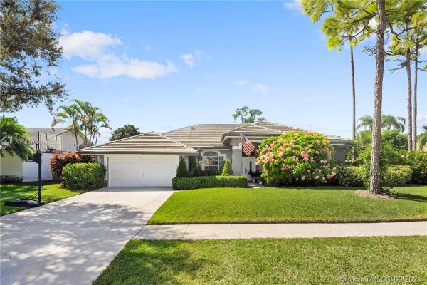 Sugar Pond Manor, 14217 Blackberry Dr, Wellington, Florida 33414, image 2