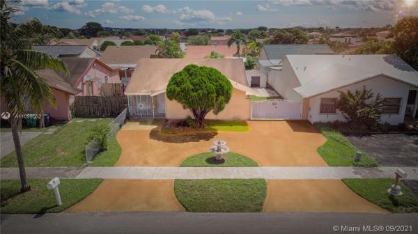 1643 SW 138th Ave, Unincorporated Dade County, Florida 33175, image 2