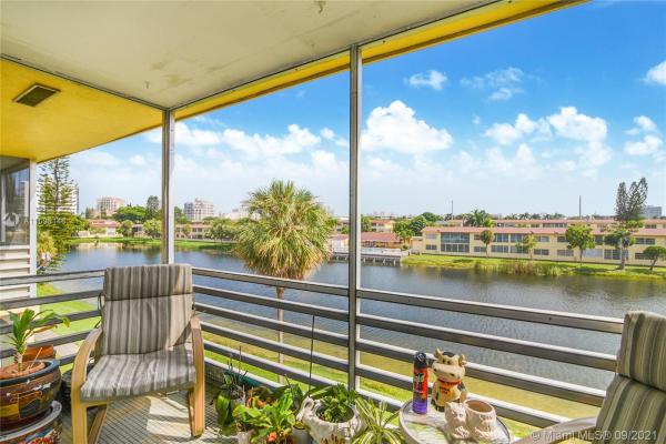 Biscayne Lake Gardens, 2880 NE 203rd St #26, Aventura, Florida 33180, image 2